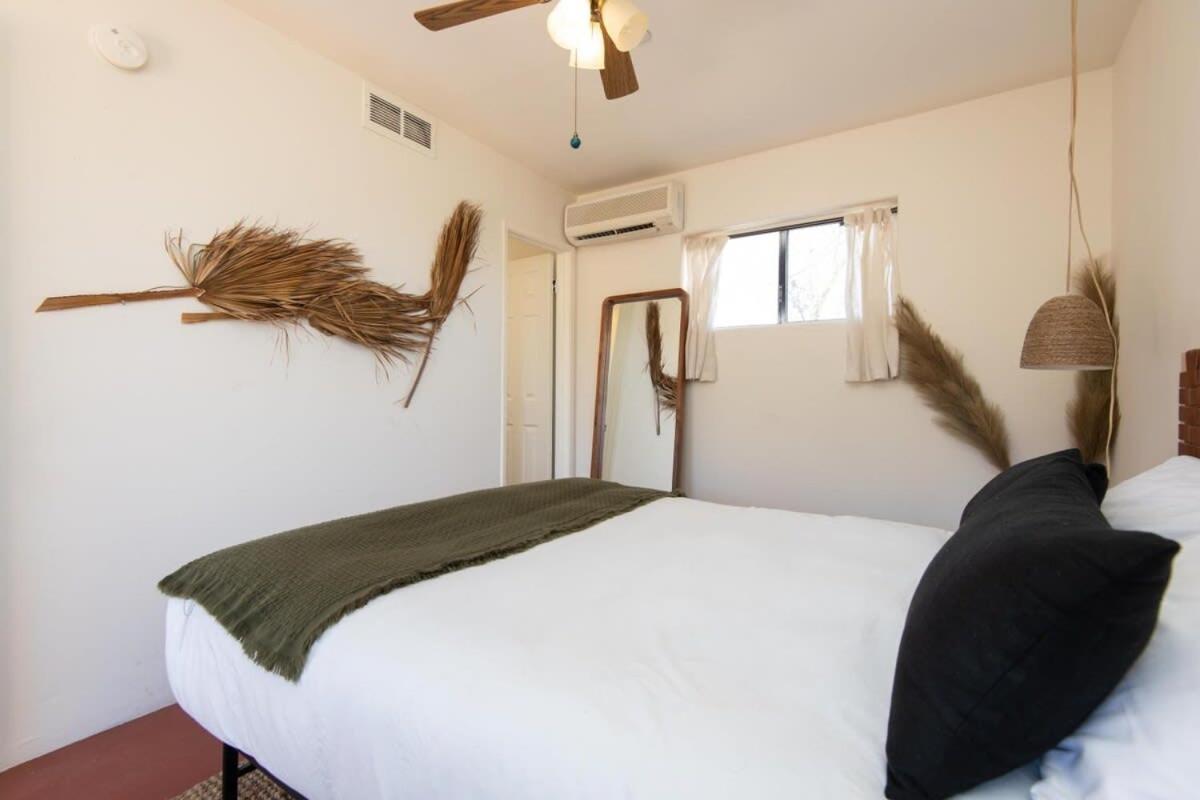 Renovated Lodge - Room 3 With Pool Access Joshua Tree Extérieur photo