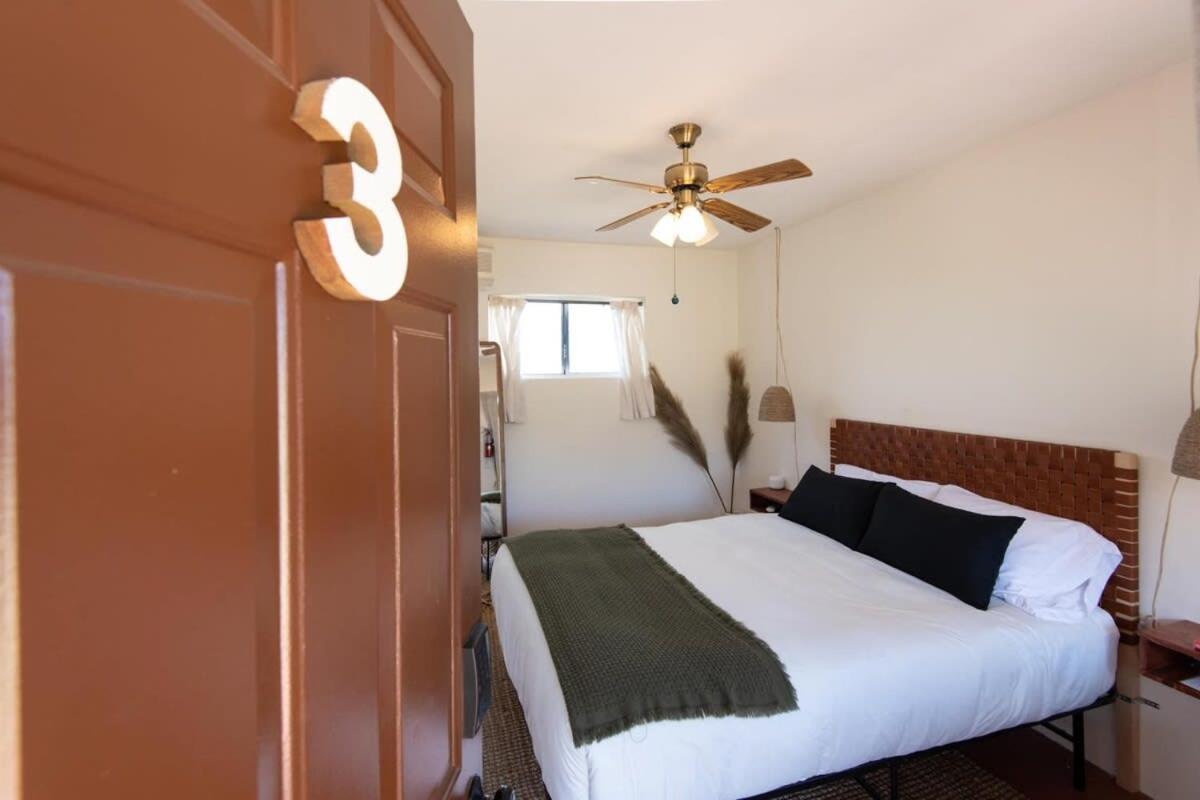 Renovated Lodge - Room 3 With Pool Access Joshua Tree Extérieur photo